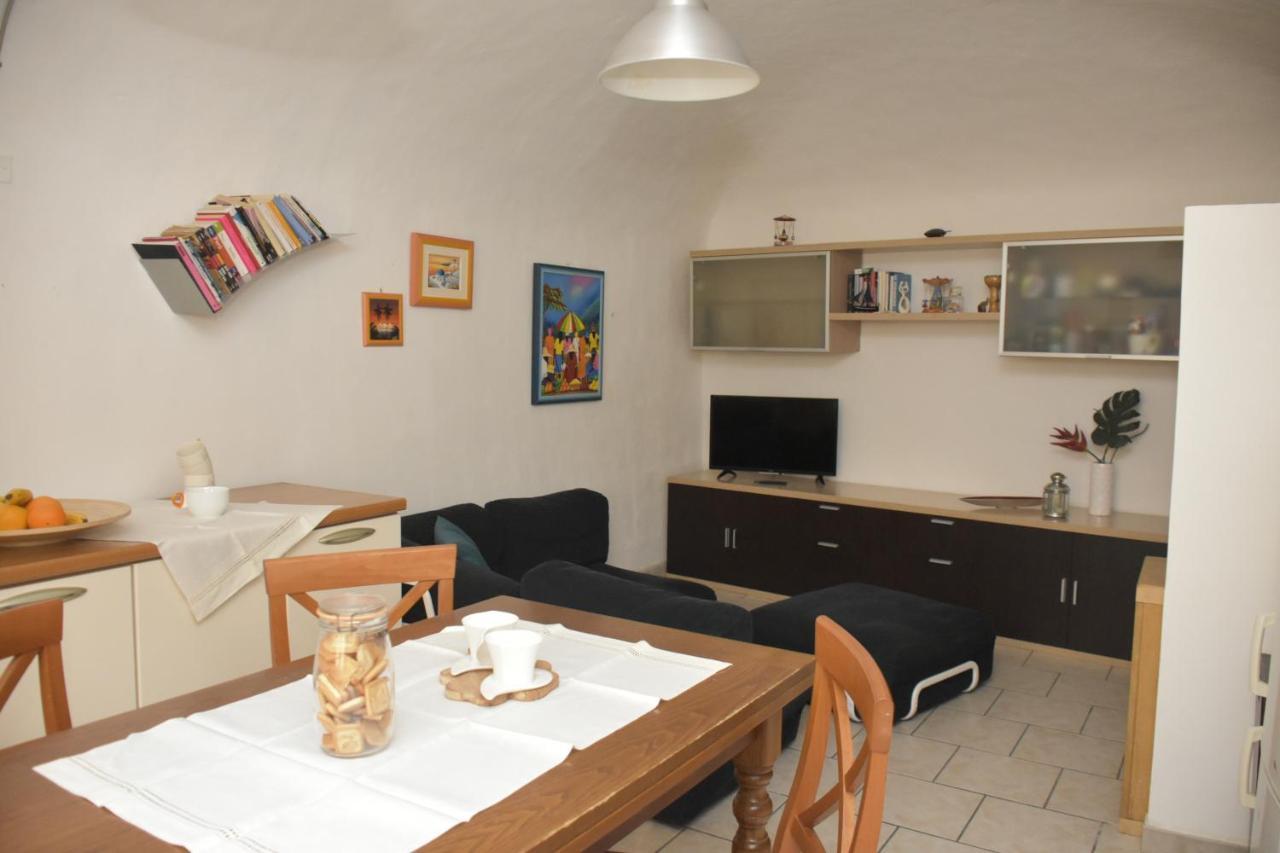 Casa Vacanze E Brevi Periodi Alla Porta Etrusca La Panchina Al Sole ヴォルテッラ エクステリア 写真