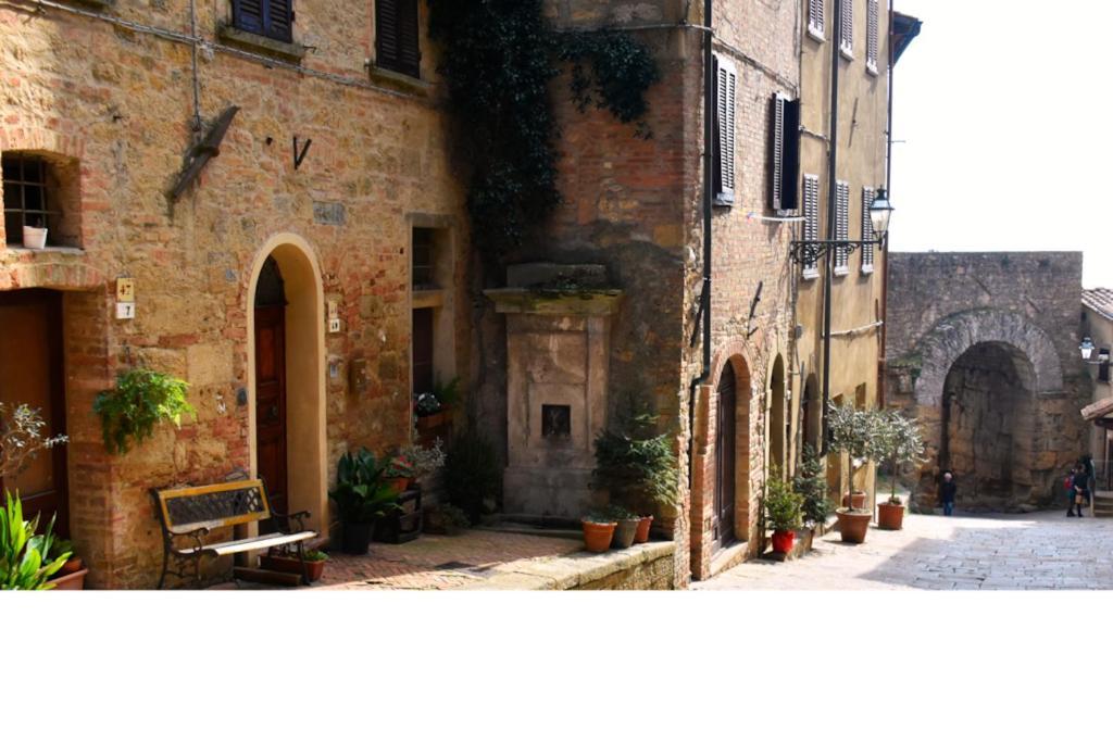 Casa Vacanze E Brevi Periodi Alla Porta Etrusca La Panchina Al Sole ヴォルテッラ エクステリア 写真